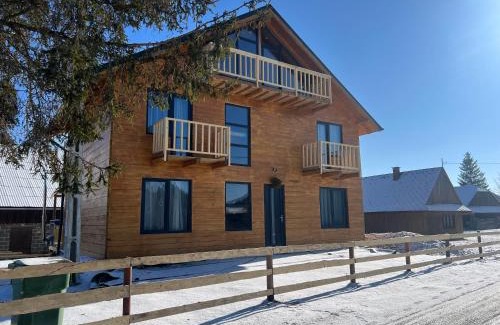 Risca House | Valley View Cabin