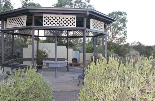 Rothbury Cottage | Valley View Cottage & Acres Hunter Valley Wine Region