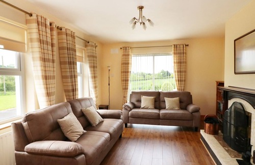 Duncannon Cottage | VALLEY VIEW, family friendly in Duncannon, County Wexford