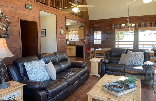Red River Cabin | Valley View in the Upper Valley