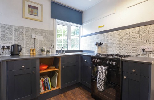 Bishopsteignton Cottage | VALLEY VIEW, pet friendly, with a garden in Bishopsteignton