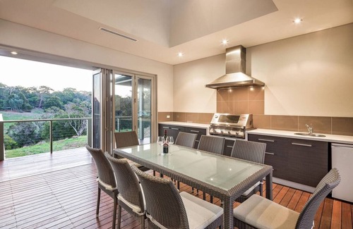 Yallingup House | Valley Views Elevated Hilltop Escape near Beaches