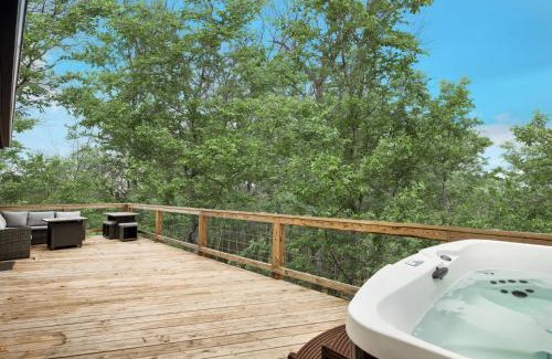 Sleepy Hollow Ski Chalet | Valley Views Hot Tub Deck Screened Porch & WiFi