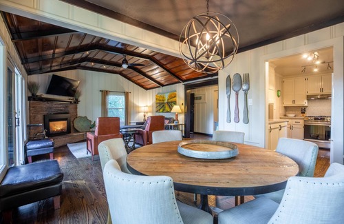 Guerneville House | Valley Vista | Complimentary wine tasting at Croix Estate included!