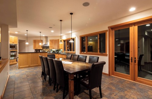 Golden Ski Chalet | Valleyview Chalet: 5-bedroom luxury mountain homen