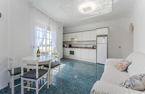 Playa San Juan Apartment | ValMar Apartamento Vista Océano , parking