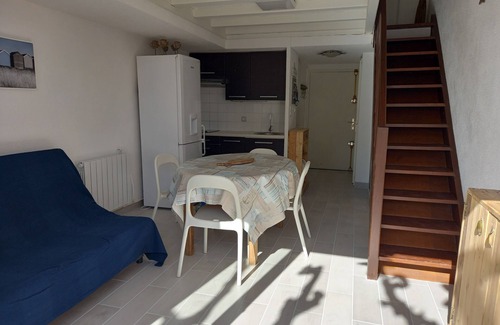 Valras-Plage Apartment | Valras-plage, Appartement T3, Bord de mer Avec Terrasse et Parking