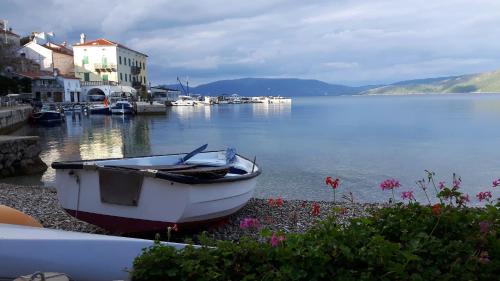 Valun Apartment | Valun Seaside Apartments