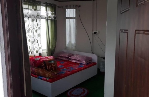 Ghoom House | Vamoose Silver Pine Homestay
