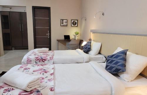 Sector 40 Hotel | Vamsor Heights 1047