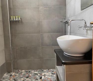 Adamas Apartment | Vamvounis Studios