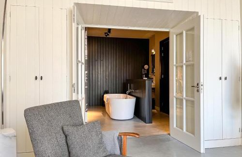 Dokkum Bed & Breakfast | Van der Gang Suites uniek design in hartje Dokkum