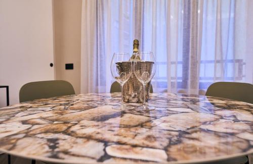 Cerchia dei navigli Apartment | Van Gogh Golden House next to Duomo