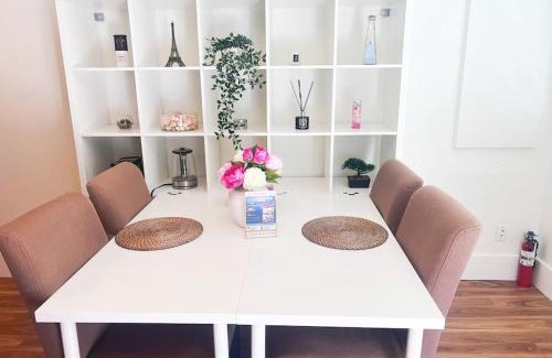 Dunbar House | Van West Serene Retreat Close to UBC and Downtown