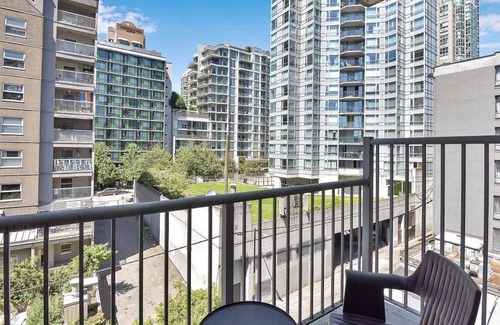 Downtown Vancouver Condo | Vancouver Condo - home away from home!