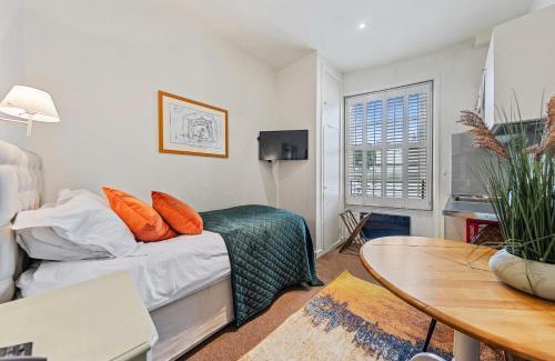 Lancaster Gate Hotel | Vancouver Hotel and Studios