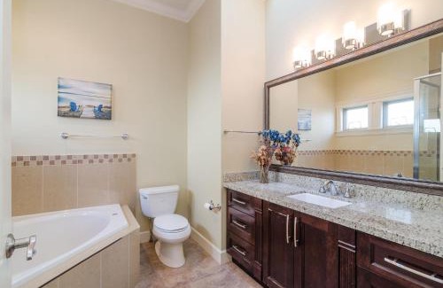 Burnaby House | Vancouver Metrotown Guest House 8 mins walk to Sky Train