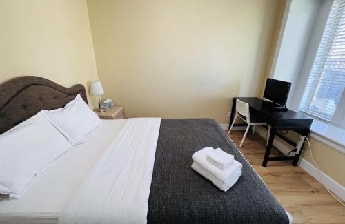 Burnaby House | Vancouver Metrotown Guest House 8 mins walk to Sky Train
