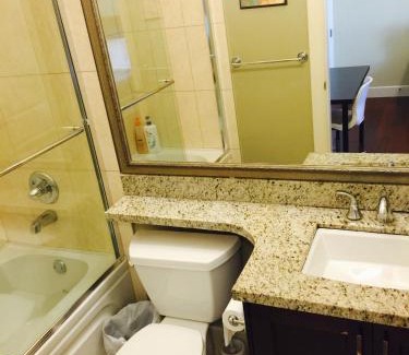 Burnaby House | Vancouver Metrotown Guest House 8 mins walk to Sky Train