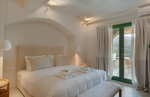 Andros Town House | Vanda Suite by Casa Di Fiori Andros Suites