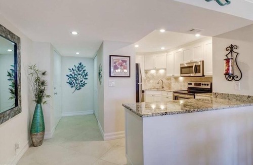 North Naples Condo | Vanderbilt Beach 7th Heaven -7th-floor Oceanview - Steps from 2 beaches