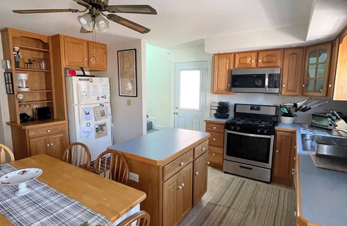 Deep Hole House | Vanity Fair - 4BR/2.5B HUGE DECKS,LINENS AND TOWELS