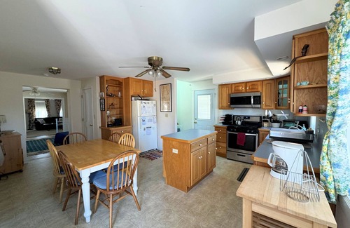 Deep Hole House | Vanity Fair - 4BR/2.5B HUGE DECKS,LINENS AND TOWELS