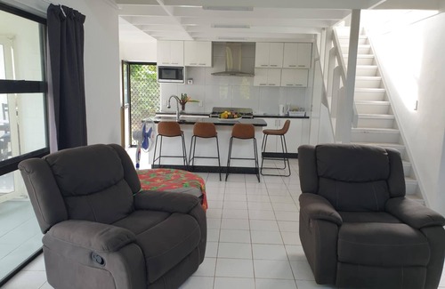 Rarotonga House | Vaniva's Villa nestled in a tropical garden oasis.