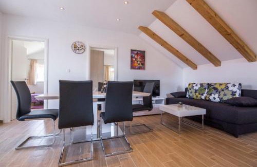Komiza Apartment | Vanja