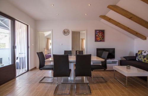Komiza Apartment | Vanja