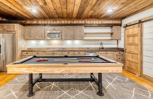 Blue Ridge Cabin | Vantage Point - Amazing Views, Hot Tub & Game Room