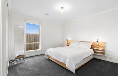North Geelong House | Varee - Stylish and Newly Renovated
