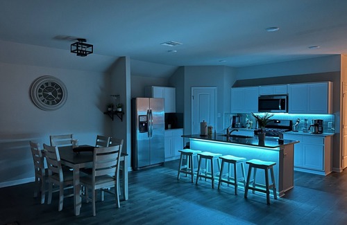 Lake Charles House | Varona's Sunshine : Relaxing Home with Hot tub