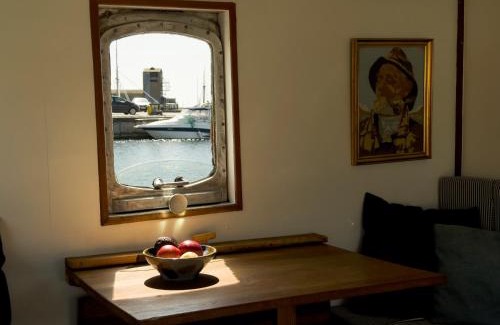 Hasle Boat Rental | Varra Water - Unique Boat Accomodation - Bornholm - Fjælstavn