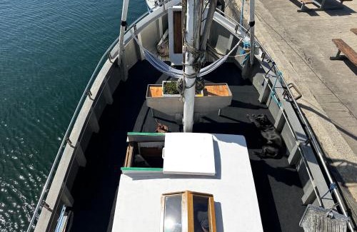 Hasle Boat Rental | Varra Water - Unique Boat Accomodation - Bornholm - Fjælstavn
