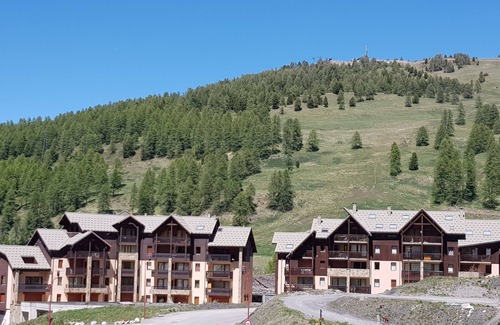 Les Claux Apartment | VARS 1900 T3 mountain 150 m from the slopes