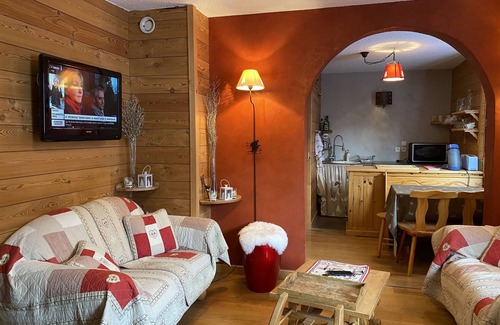 Vars Apartment | Vars les claux 1850 - Resort center - opposite slopes, gondolas and ESF
