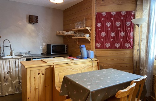 Vars Apartment | Vars les claux 1850 - Resort center - opposite slopes, gondolas and ESF
