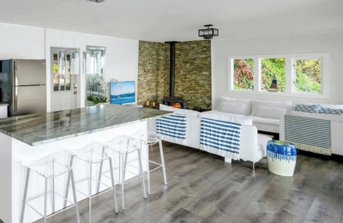 Vashon Island House | Vashon Island Retreat: Modern Style+Private Beach
