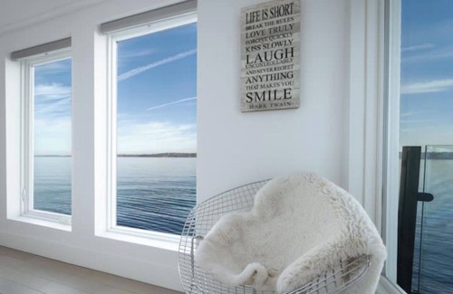 Vashon Island House | Vashon Island Retreat: Modern Style+Private Beach