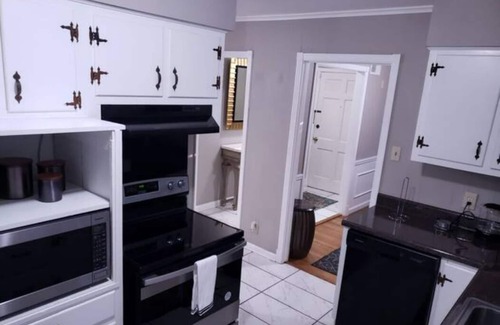 Memphis House | Vast East Memphis 12 Beds Near Elvis Presley