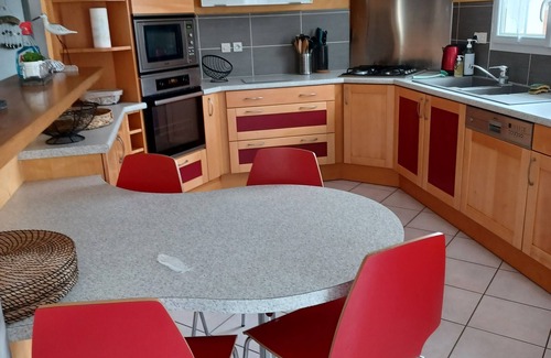 Plouneour-Trez House | Vaste Maison sur Jardin Entièrement Clos