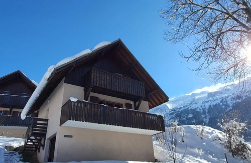 Vaujany Ski Chalet | VAUJANY/ALPES D'HUEZ-4 BEDROOMS - 2 BATHROOMS -8 PERS. -GARAGE-PARKING-INTERNET