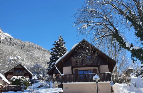Vaujany Ski Chalet | VAUJANY/ALPES D'HUEZ-4 BEDROOMS - 2 BATHROOMS -8 PERS. -GARAGE-PARKING-INTERNET