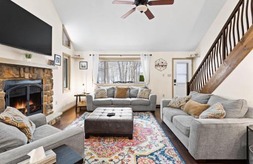 Albrightsville House | Vaulted Pines Lodge Hot Tub Game Room