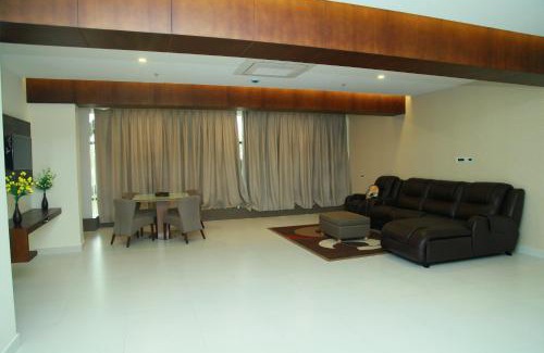 Perintalmanna Hotel | Vavas Inn & Suites