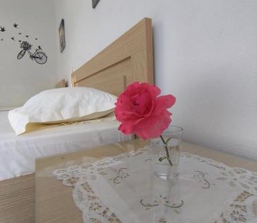 Qeparo Apartment | Vaya Guesthouse