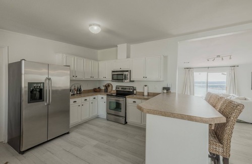 Comanche Canyon Ranch House | Vaycayeur | Breathtaking sunset views over Lake Travis