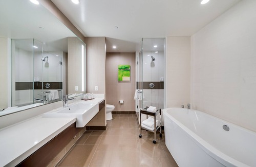 Las Vegas Strip Resort | Vdara Fountain View Studio by Jet Luxury