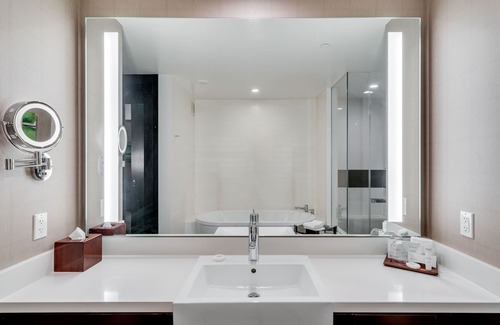 Las Vegas Strip Resort | Vdara Fountain View Studio by Jet Luxury